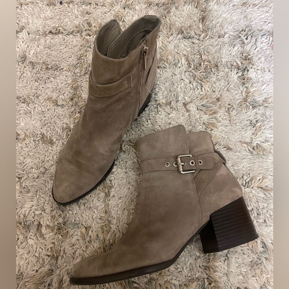 Sam Edelman block heel booties. - Picture 2 of 4